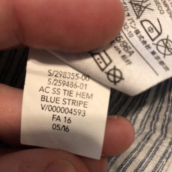 Gap size medium tie front blue stripped button - Picture 7 of 7